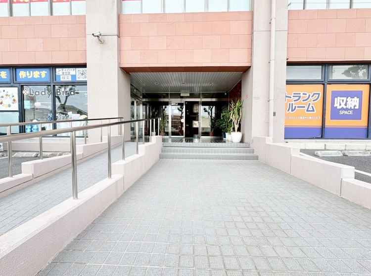 エントランス 外と内をつなぐエントランスは、まさに顔となる場所。