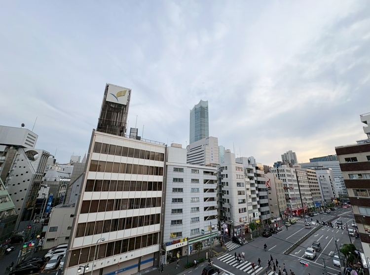 バルコニー 窓を開けると広がる青空。心をリフレッシュして日々を過ごしていきましょう。