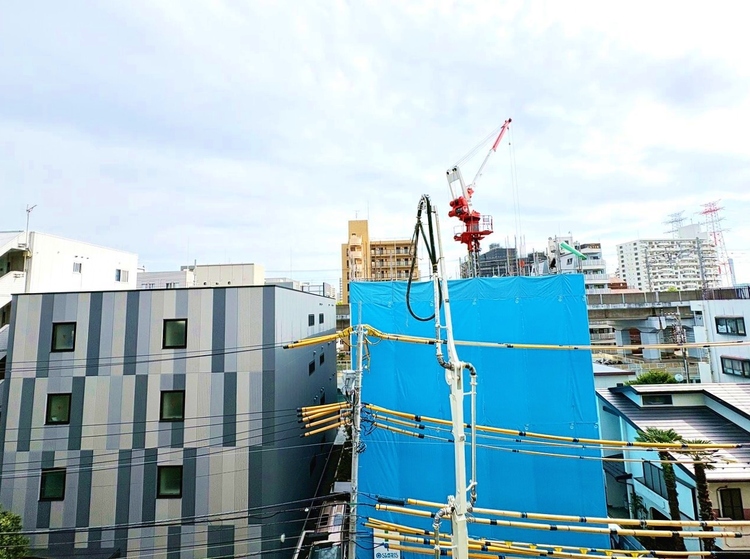 バルコニー 窓を開けると広がる青空。心をリフレッシュして日々を過ごしていきましょう。