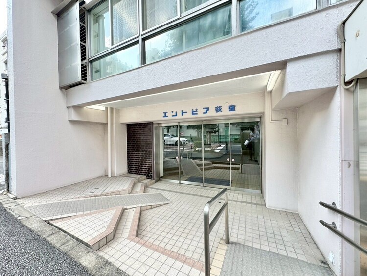 その他 上質感漂う玄関アプローチです。