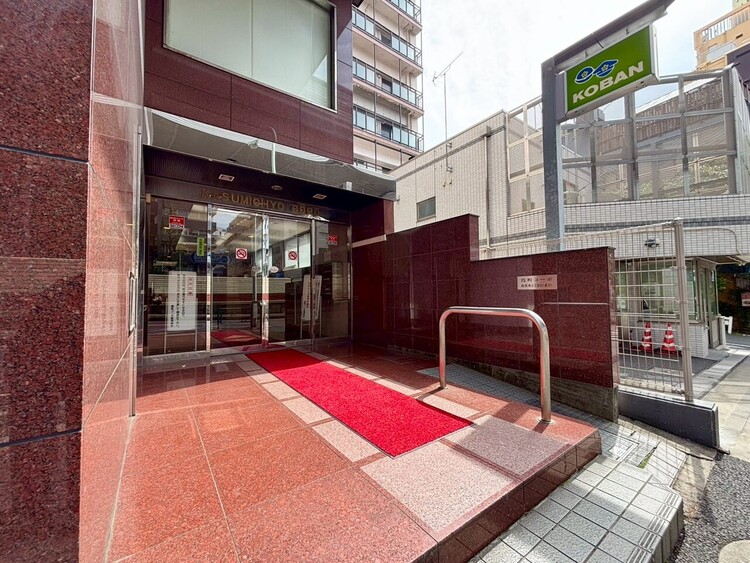 その他 上質感漂う玄関アプローチです。
