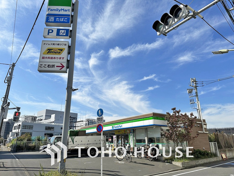周辺 ファミリーマート 大田南六郷三丁目店　距離350ｍ