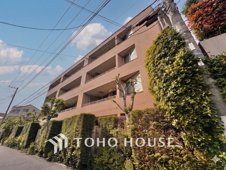 外観 漂う上質な空気感、マンションに入れば「おかえりなさい」と笑顔で迎えてくれるエントランス。最良の心配りを感じるマンションでした。