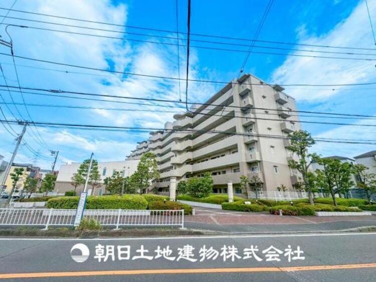 外観 【外観写真】表現された空間はたくさんの光を浴び、風を感じ、暮らしの時間を豊かにしてくれます。デザインされた空間と競い合うかのような充実した建物と共に大切な家族の思い出を刻んでいきます。