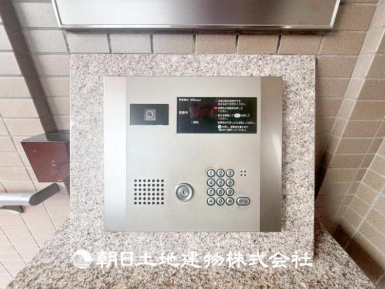 設備 【オートロック】マンション敷地内はオートロック付きで安心のセキュリティ。