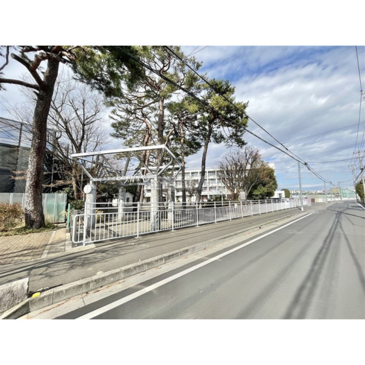 周辺 福岡中学校(約700m)