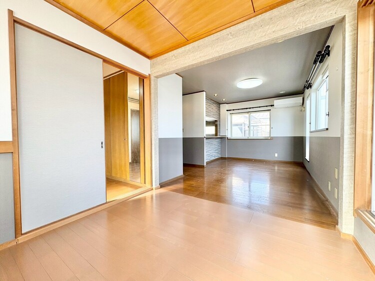 居間 飾り過ぎないシンプルな内装と偏り過ぎないデザインで統一しました。