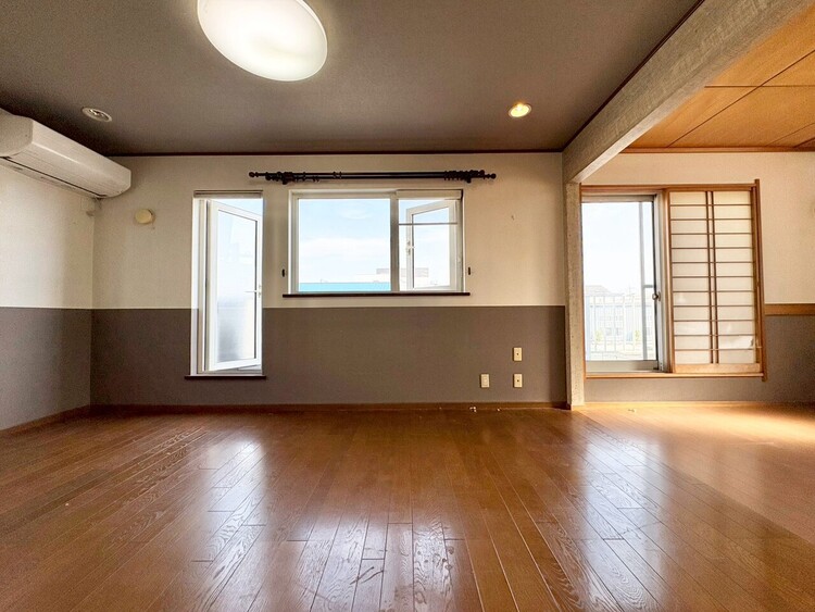 居間 快適に過ごす毎日を求めて、暮らしの中でご自身の「マイホーム」に創り上げてください。