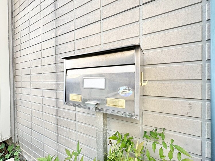 設備 郵便物を受け取るための郵便受け。