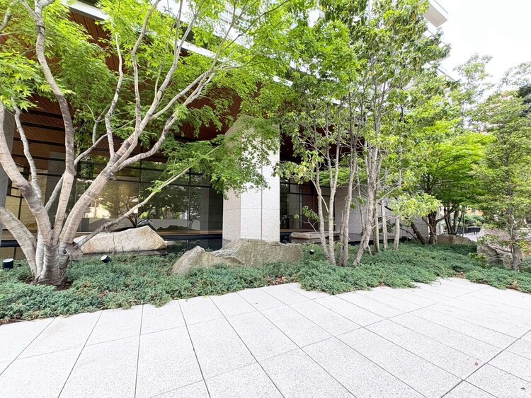 その他 マンションの敷地内には、中庭もございます。