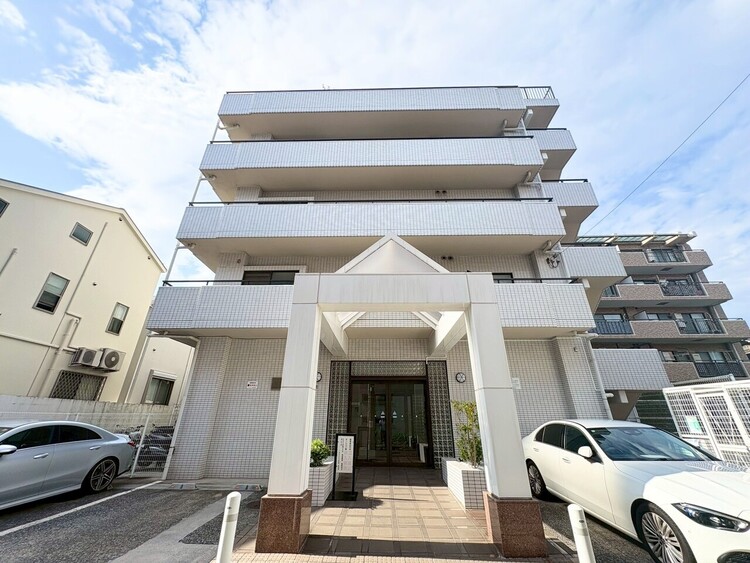 その他 飽きのこないシンプルモダンな外観です。