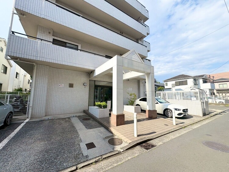 その他 上質感漂う玄関アプローチです。