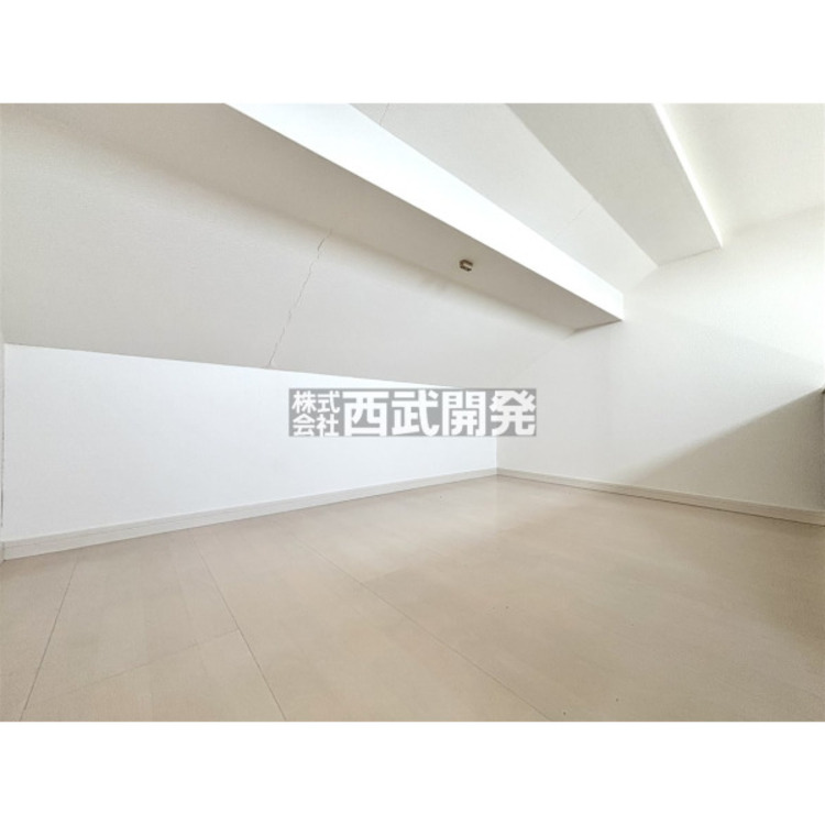 その他 洋室6帖にあるロフトです