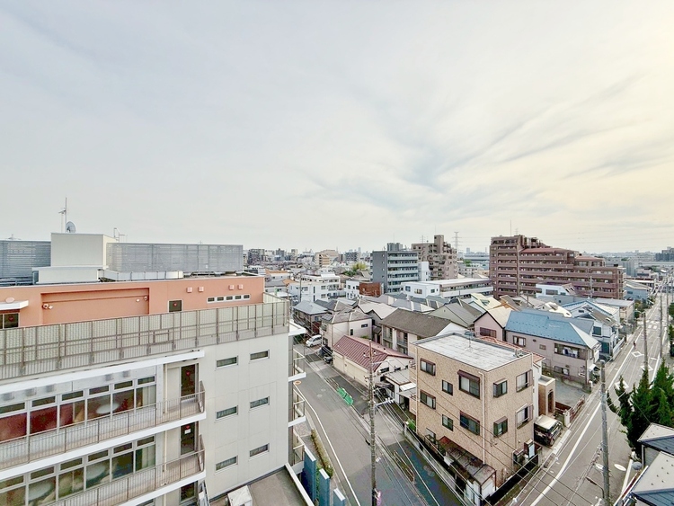 バルコニー 窓を開けると広がる青空。心をリフレッシュして日々を過ごしていきましょう。