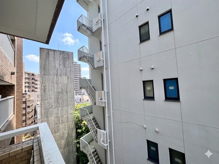 バルコニー 頬をなでる、優しい風を感じることが出来ます。