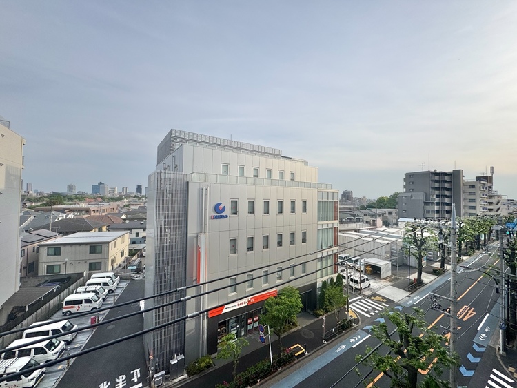 バルコニー 頬をなでる、優しい風を感じることが出来ます。
