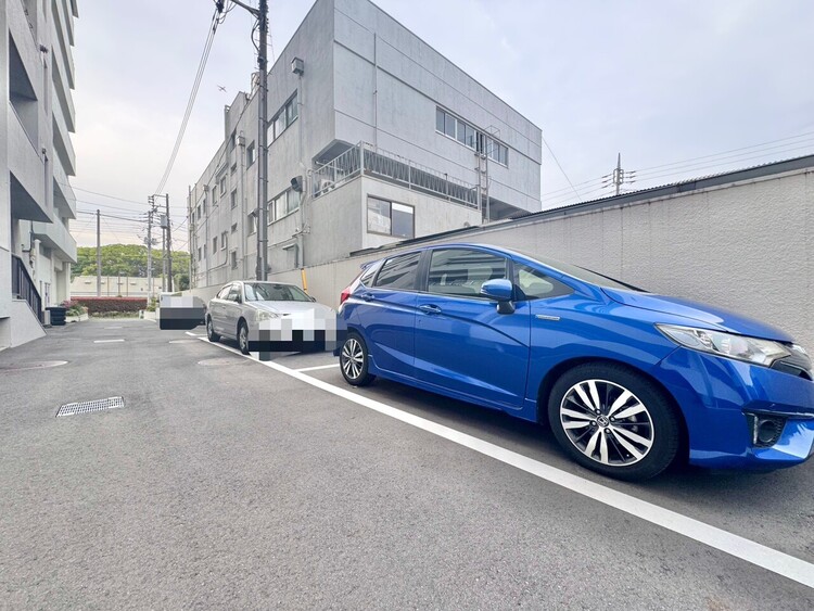 駐車場 本物件の駐車スペースです。車種制限のある場合もございますので、お気軽にお問い合わせくださいませ。
