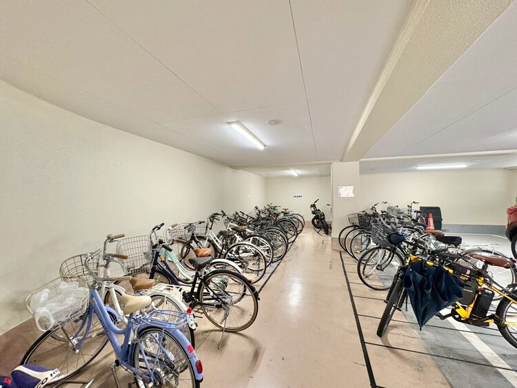 設備 きちんと整備された駐輪場。住む方の心遣いが感じられます。