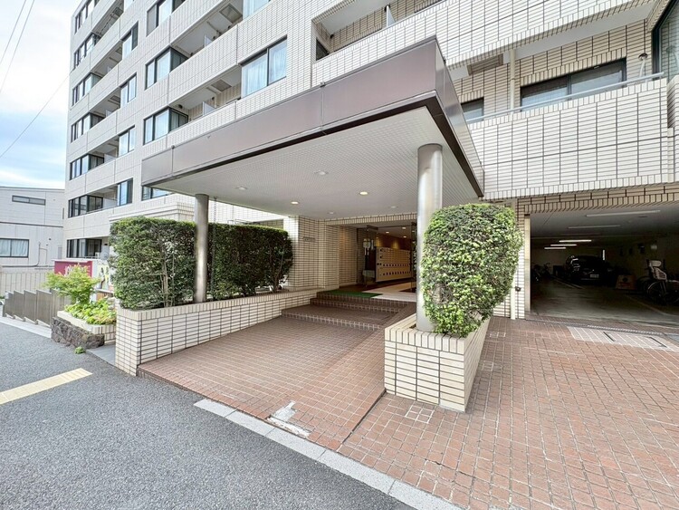 エントランス 外と内をつなぐエントランスは、まさに顔となる場所。