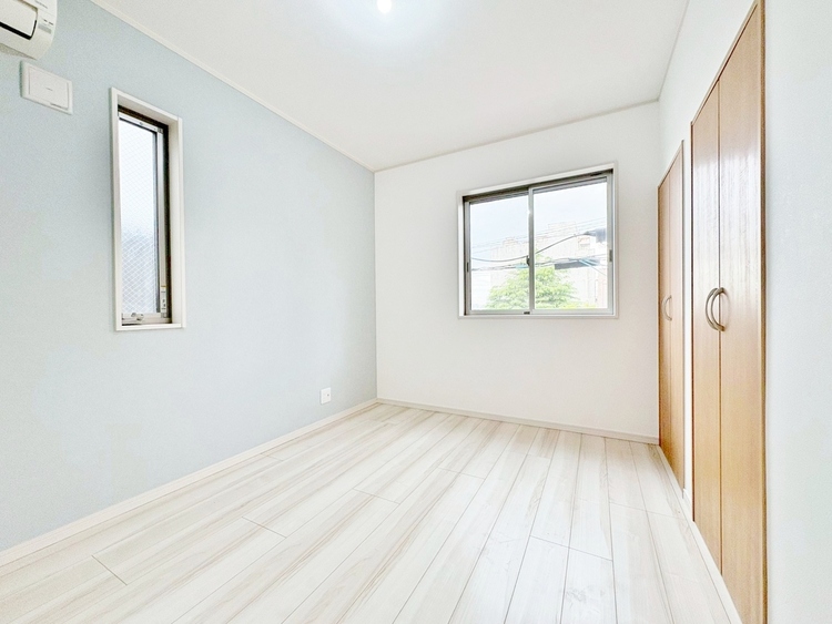 子供部屋 暖かいひだまりを全身で感じ取れる室内。光あふれる空間で子育てをする喜び。