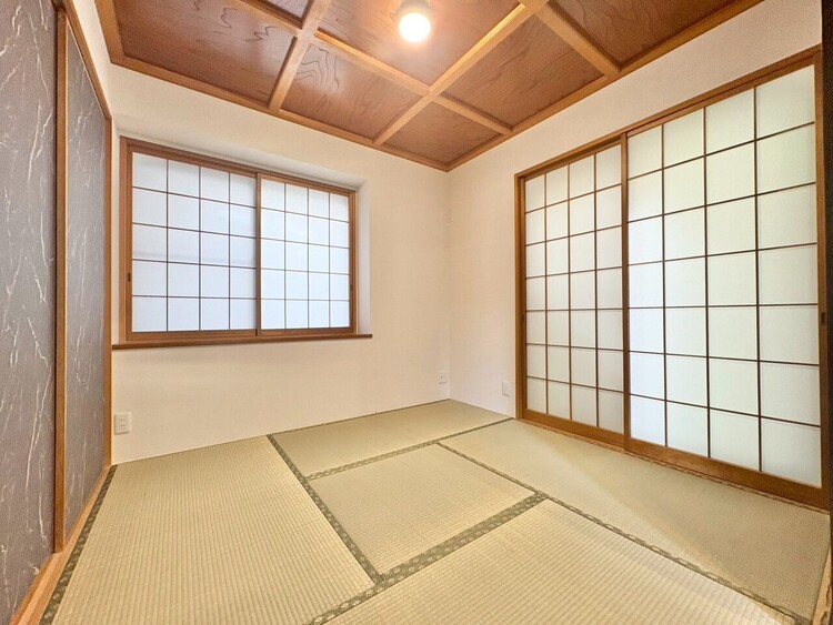 寝室 リビングの続き間として設けた和室。客間やお子様の遊ぶ空間としてご利用いただけます。