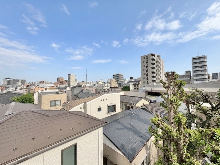 バルコニー 頬をなでる、優しい風を感じることが出来ます。