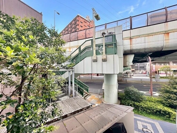 バルコニー 窓を開けると広がる青空。心をリフレッシュして日々を過ごしていきましょう。