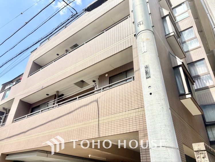 キッチン 上質な素材に囲まれたキッチンは、穏やかな時間が流れる特別な空間。洗練された料理が生まれる場所です。