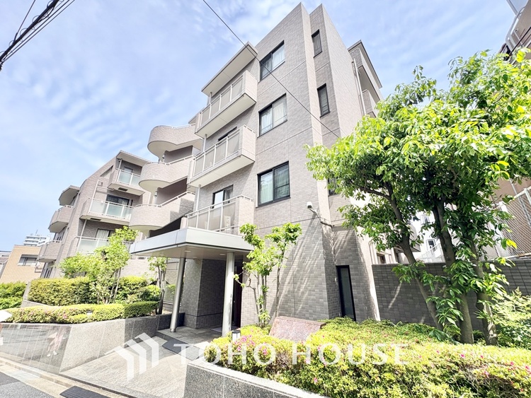 外観 ほんの少しのこだわり。ちょっとした色使いがその家がもつ雰囲気、趣（おもむき）を携え、暮らす家族や訪ねてくる友人・知人に新鮮な香りを運んできます。