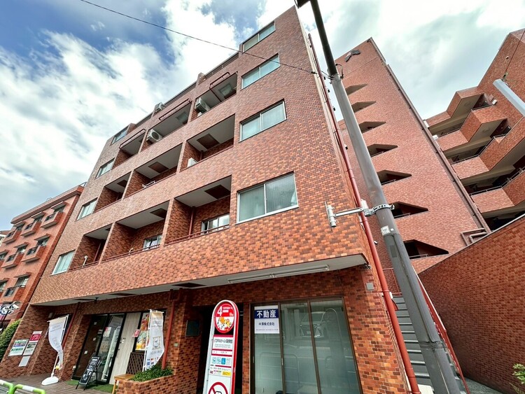 その他 飽きのこないシンプルモダンな外観です。