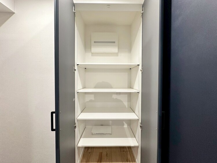その他 家電やスーツケース、ストック品など何でも片付く嬉しい空間です。