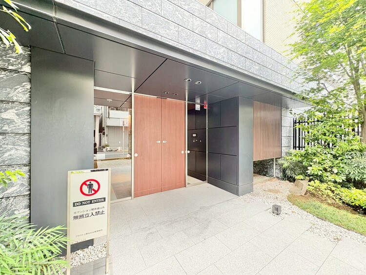その他 上質感漂う玄関アプローチです。