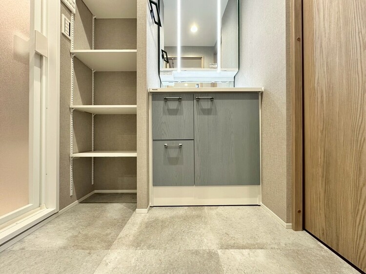 その他 十分な広さの脱衣所。