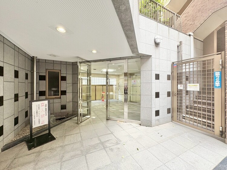 その他 上質感漂う玄関アプローチです。