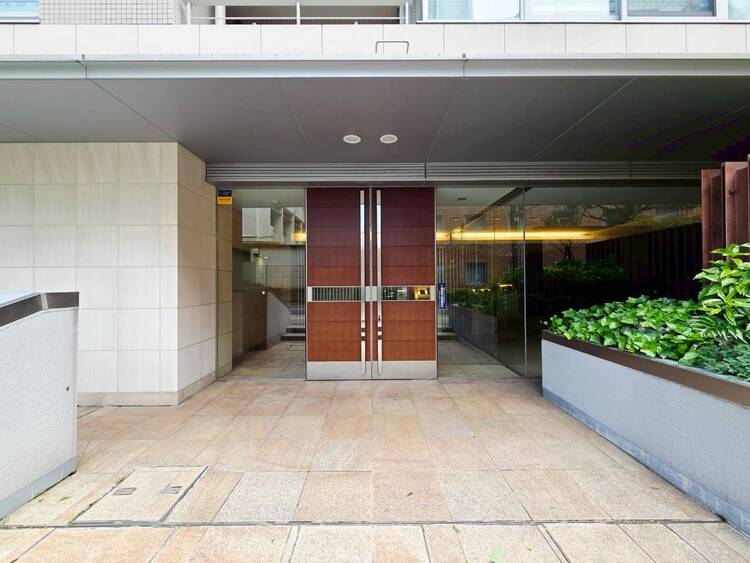 その他 上質感漂う玄関アプローチです。