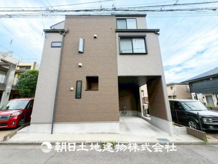 外観 【外観写真】表現された空間はたくさんの光を浴び、風を感じ、暮らしの時間を豊かにしてくれます。デザインされた空間と競い合うかのような充実した建物と共に大切な家族の思い出を刻んでいきます。