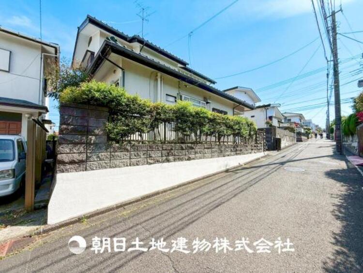 外観 【外観写真】家族の色を映し出す洗練された邸宅は、ずっと輝き続けながらいつしか街の風景に溶け込んでいきます。