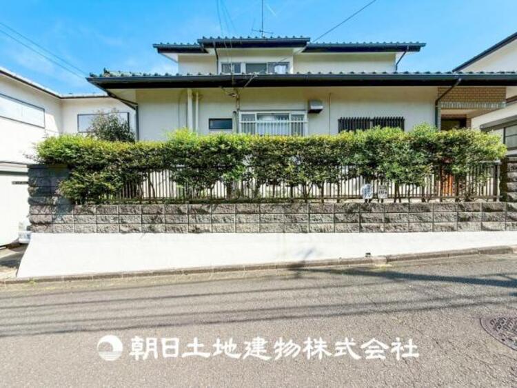外観 【外観写真】家族の色を映し出す洗練された邸宅は、ずっと輝き続けながらいつしか街の風景に溶け込んでいきます。