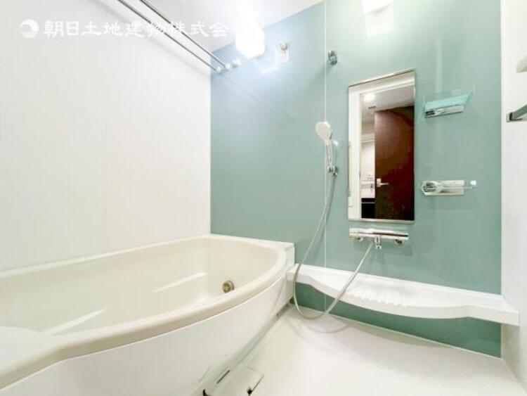 風呂 【浴室】使いやすい最新システムバスににリフォーム済みです。ご入居時から気持ちよくお使いいただけます。 