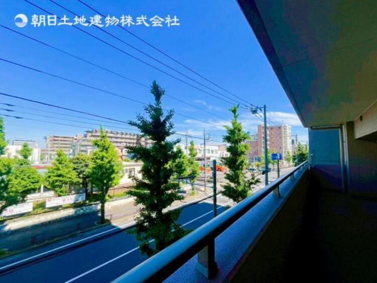 その他 【バルコニー】思わず大きく深呼吸したくなるバルコニー！空が青く、近く、広く感じる事が出来ます。 