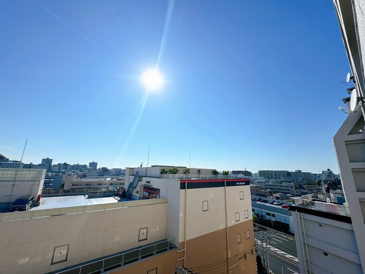 バルコニー 頬をなでる、優しい風を感じることが出来ます。