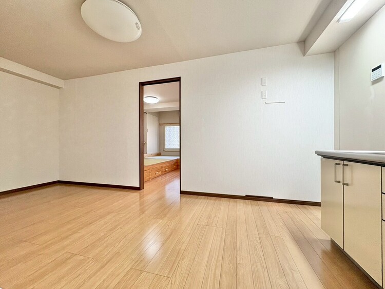 居間 飾り過ぎないシンプルな内装と偏り過ぎないデザインで統一しました。