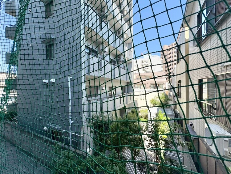 バルコニー 窓を開けると広がる青空。心をリフレッシュして日々を過ごしていきましょう。