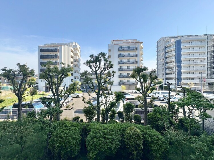 バルコニー 頬をなでる、優しい風を感じることが出来ます。
