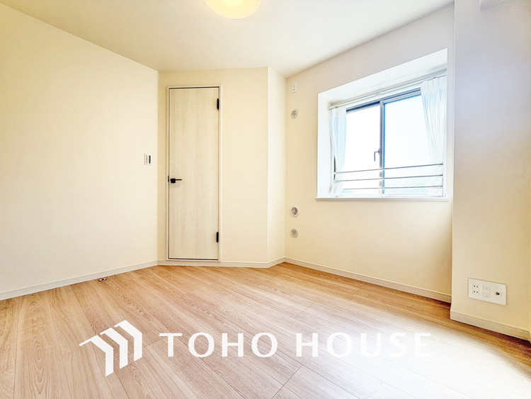 内装 採光もある洋室は、くつろぎのひと時を過ごすのにぴったり