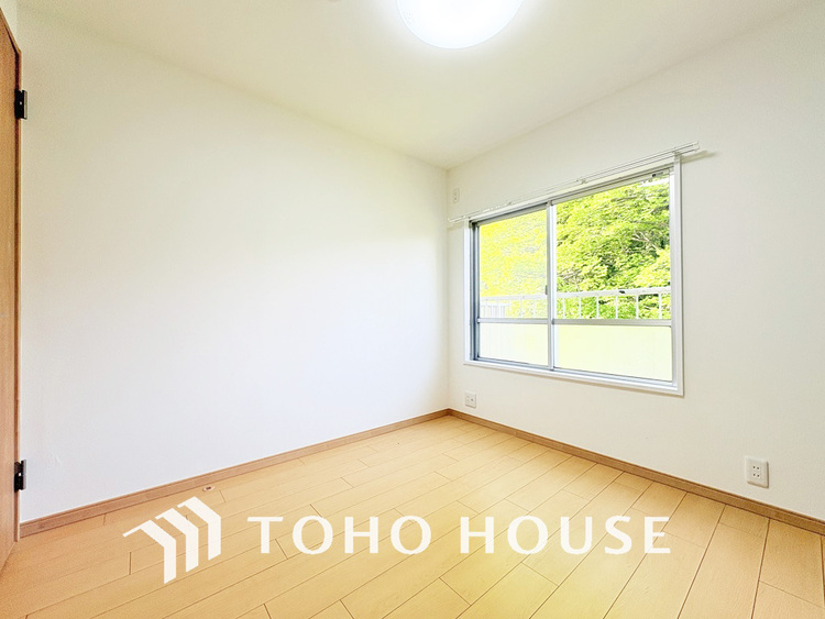 内装 シンプルですっきりとした室内は飽きのこない居心地の良い雰囲気