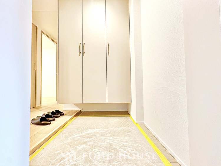玄関 【室内】心地よさを追い求めた洗練された内装