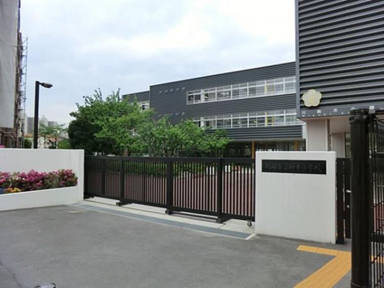 周辺 川崎市立御幸小学校まで約670m
