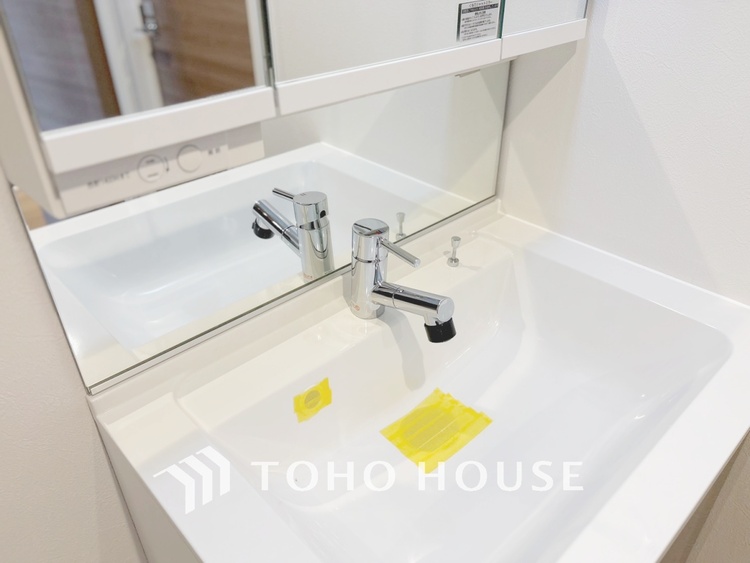 洗面 【WASHROOM】◆快適◆煌びやかな暮らしの中にも忘れたくない快適さ。大きな収納が助けてくれます。