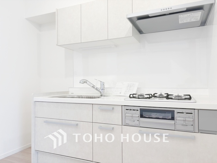 その他 【KITCHEN】◆開放的◆後片付けが楽なシステムキッチン。収納スペースの充実！
